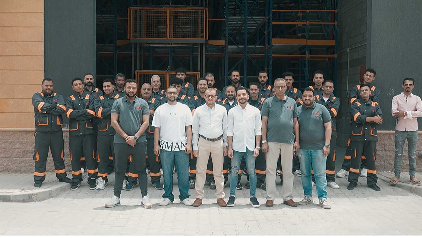 فريق ZMS — خبراء الصناعة والابتكار